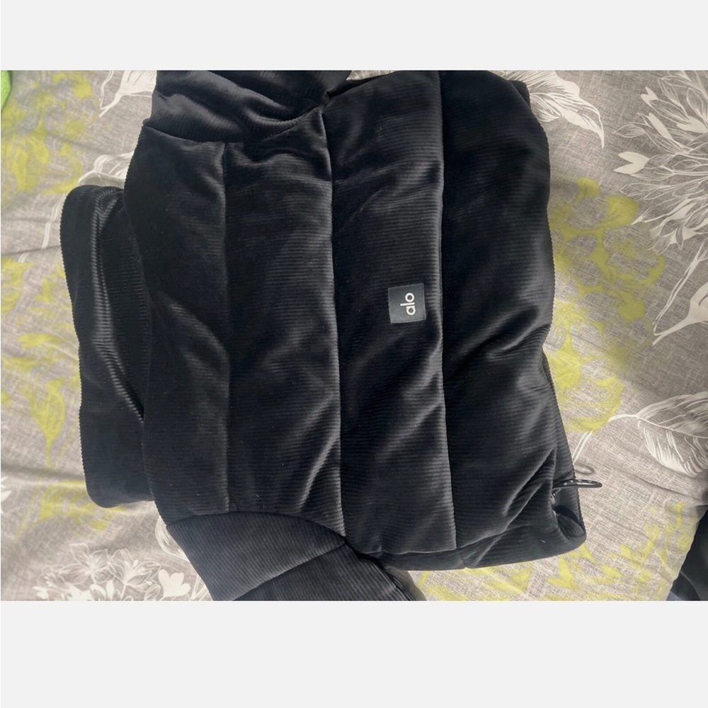 ALO Yoga Black Jacket - Picture 2 of 5